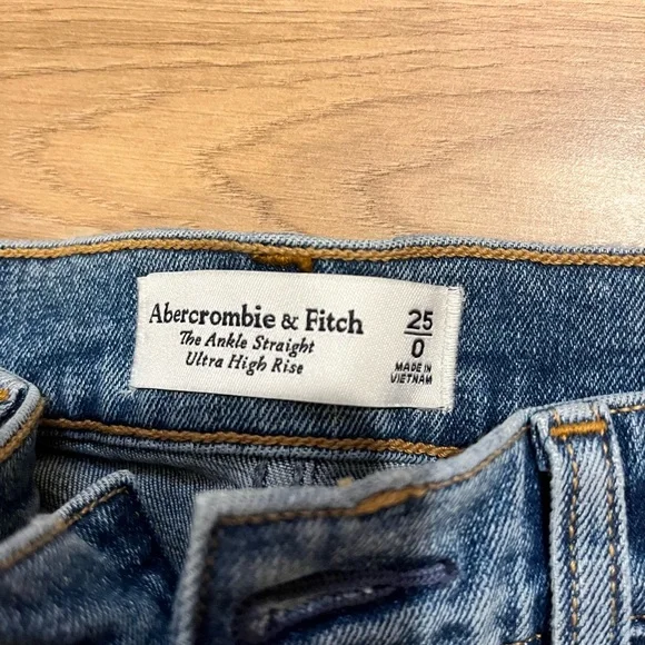 Abercrombie ultra high rise ankle straight jean never worn - Picture 4 of 6
